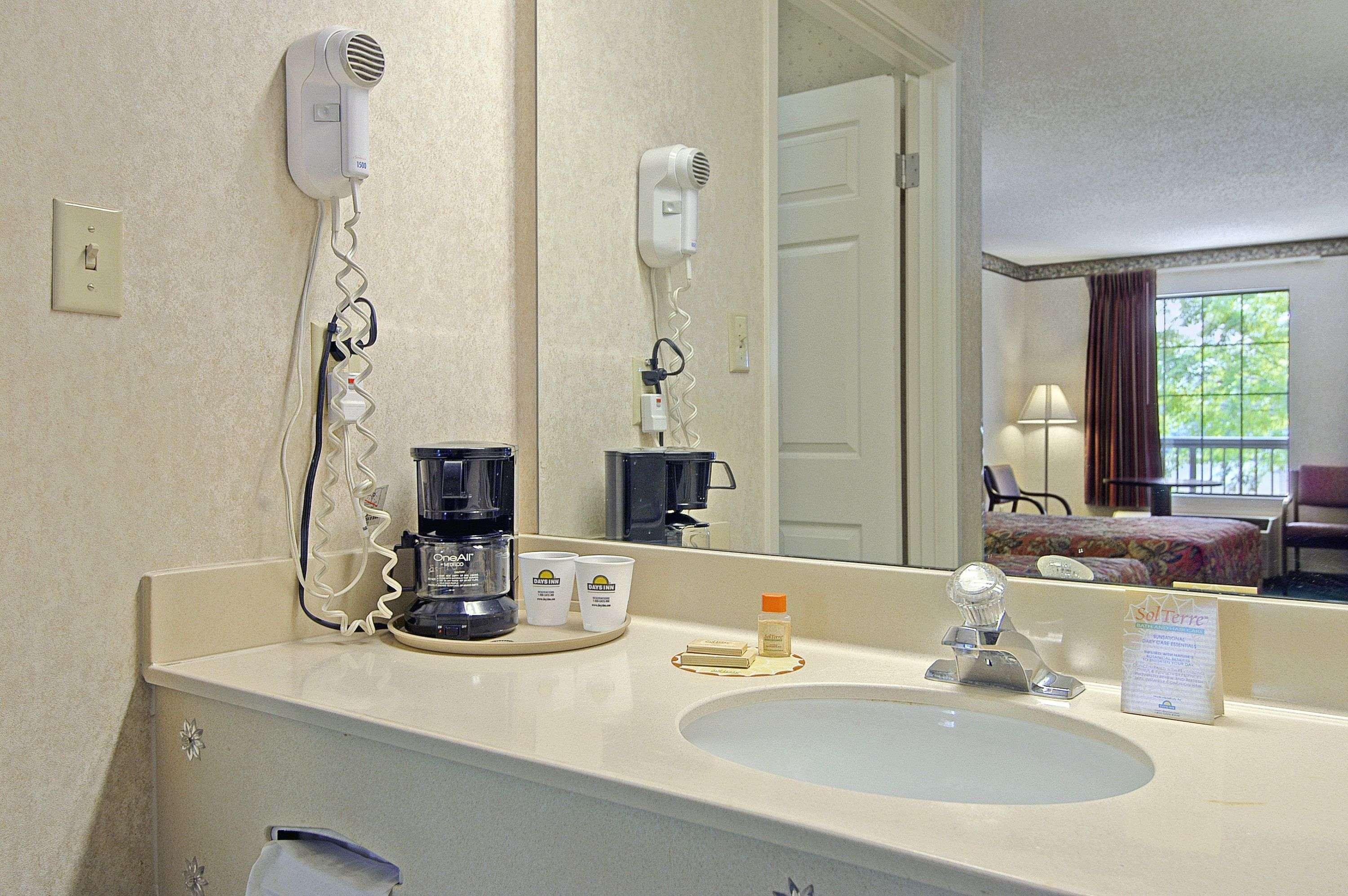 Days Inn & Suites By Wyndham Fort Valley Екстер'єр фото