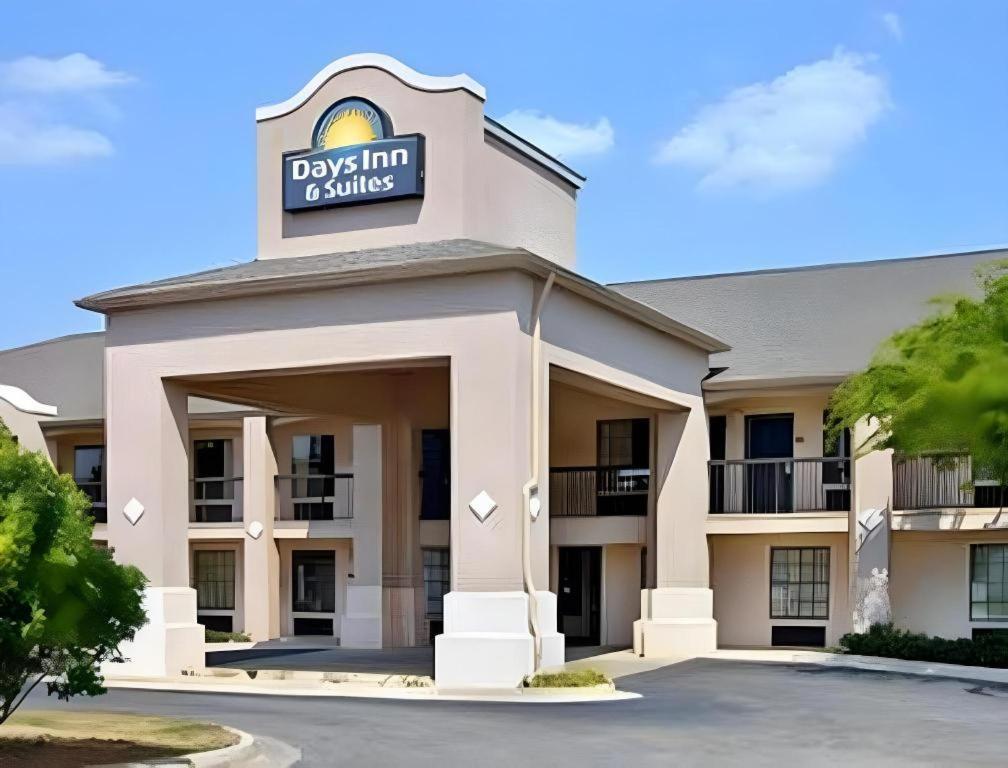 Days Inn & Suites By Wyndham Fort Valley Екстер'єр фото