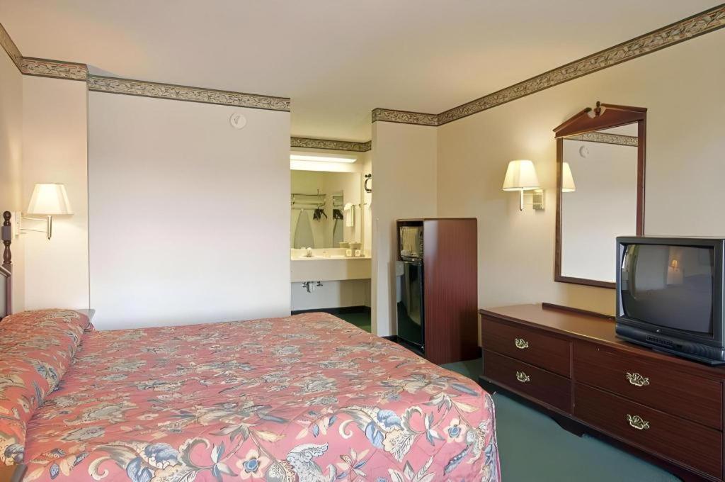 Days Inn & Suites By Wyndham Fort Valley Екстер'єр фото