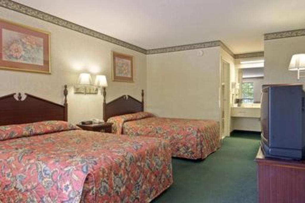 Days Inn & Suites By Wyndham Fort Valley Екстер'єр фото