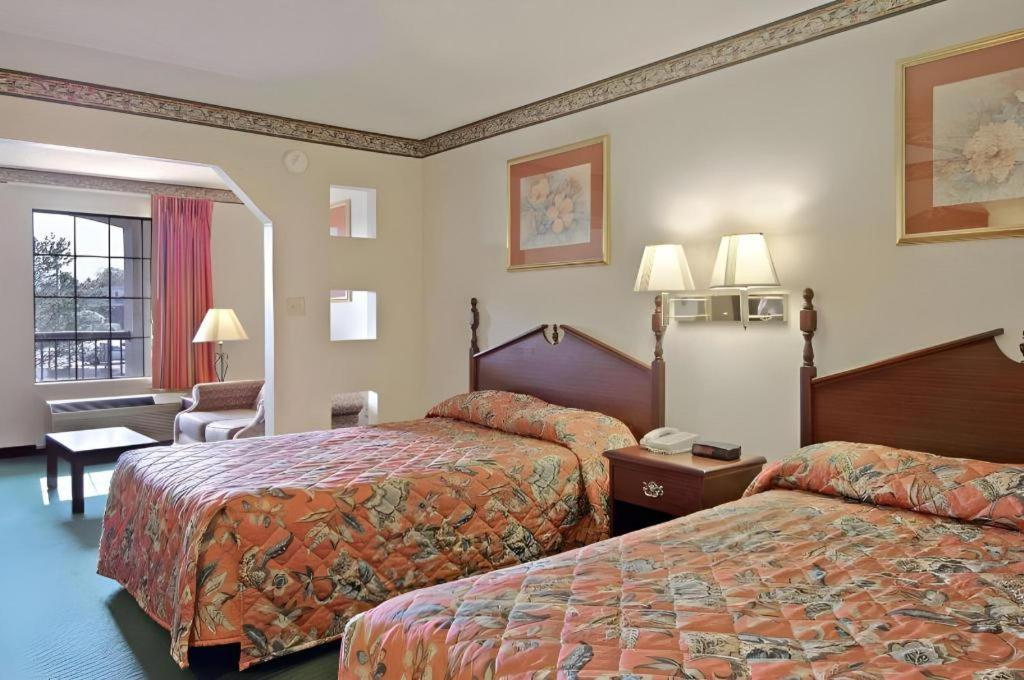 Days Inn & Suites By Wyndham Fort Valley Екстер'єр фото