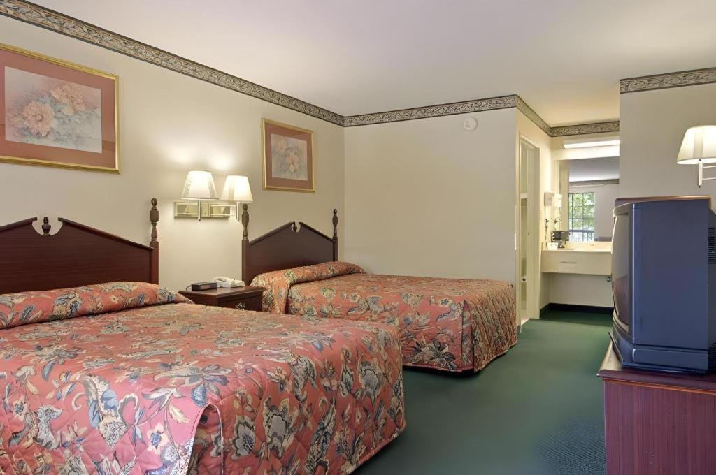 Days Inn & Suites By Wyndham Fort Valley Екстер'єр фото