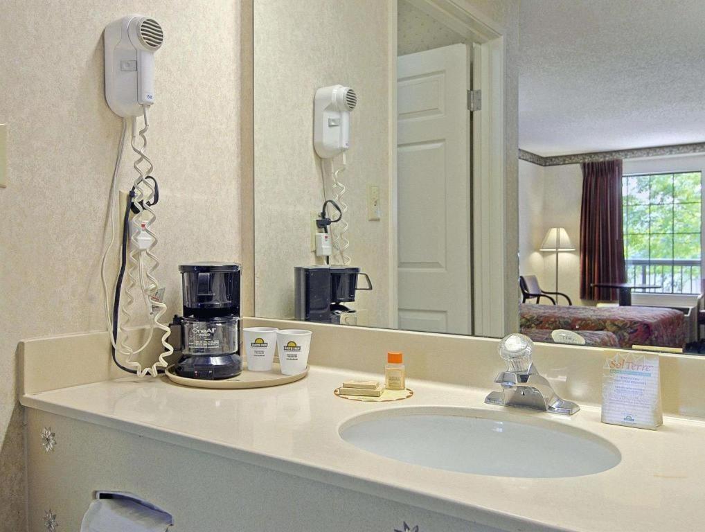 Days Inn & Suites By Wyndham Fort Valley Екстер'єр фото